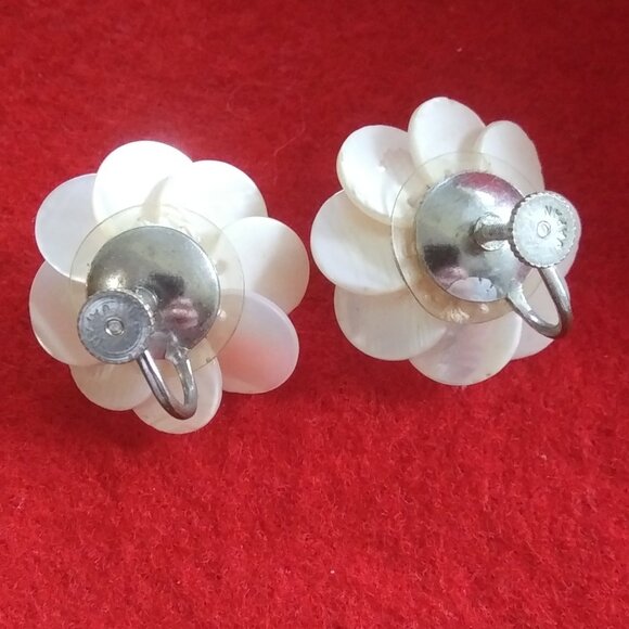 VTG Mother of Pearl CLUSTER Screw Back EARRINGS Flower Shaped  Japan  FLAWS - Picture 4 of 16